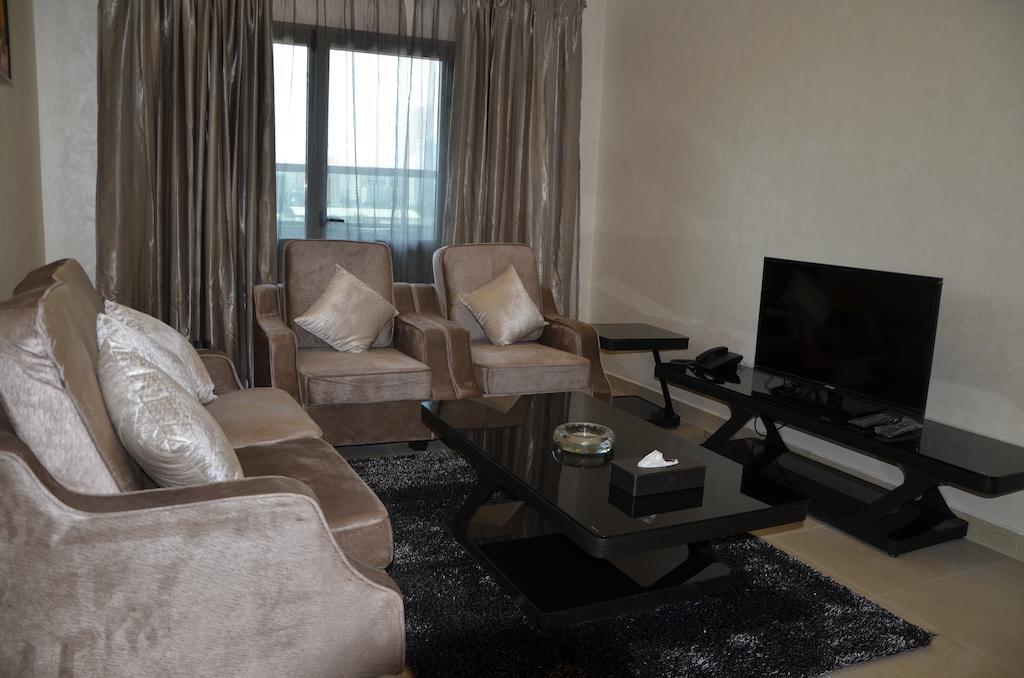 Reef Hotel Aparts Ajman Quarto foto