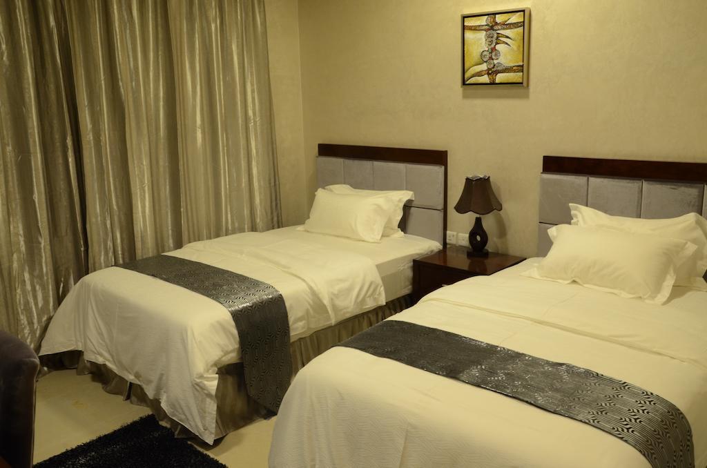 Reef Hotel Aparts Ajman Quarto foto
