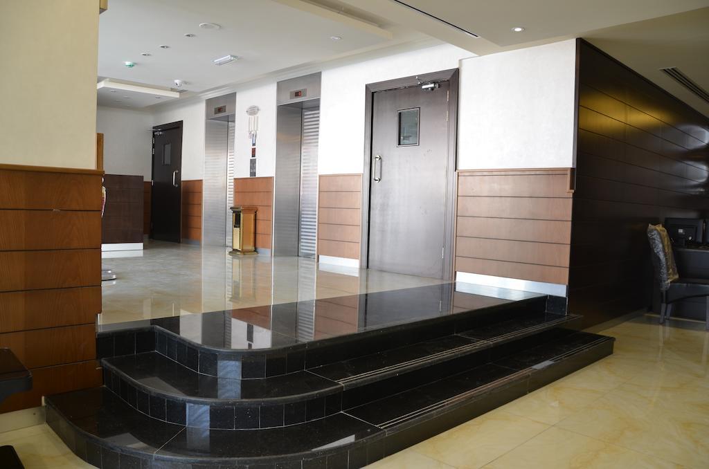 Reef Hotel Aparts Ajman Exterior foto